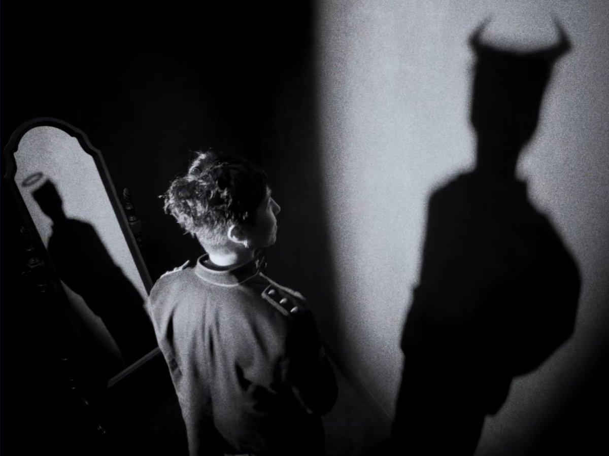 BE'O and his alter ego

#BEO #ICONIC <a href="/BPM_BEO/">BE'O (비오)</a>