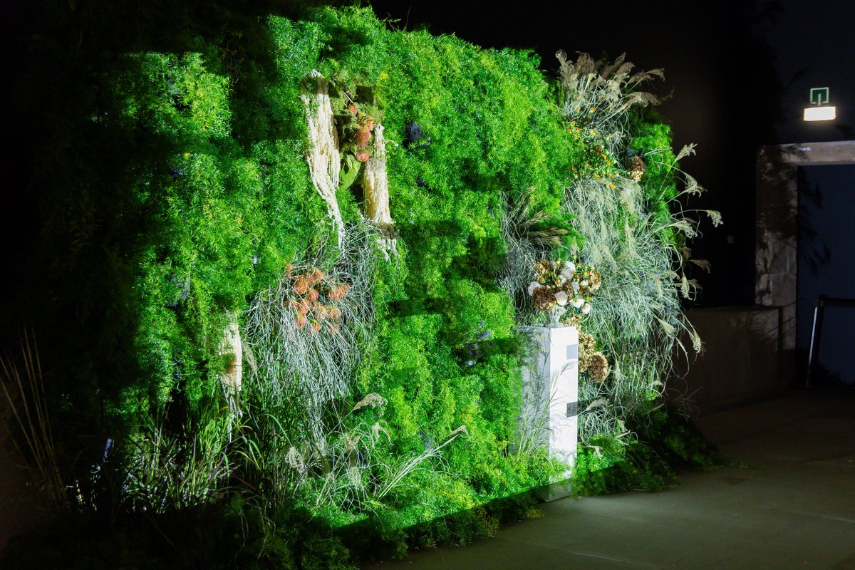 santelmomuseoa's tweet image. ✔ Instalación &quot;Geometría secreta de un jardín ilustrado&quot;
🍃 Al tratarse de una pieza que incluye un tapiz vegetal, su fecha de cierre estará condicionada por su evolución
🔚 Ven a verlo antes de que sea tarde
🌿Artista: Jaime de los Ríos
@donostiakultura @DonostiakoUdala…