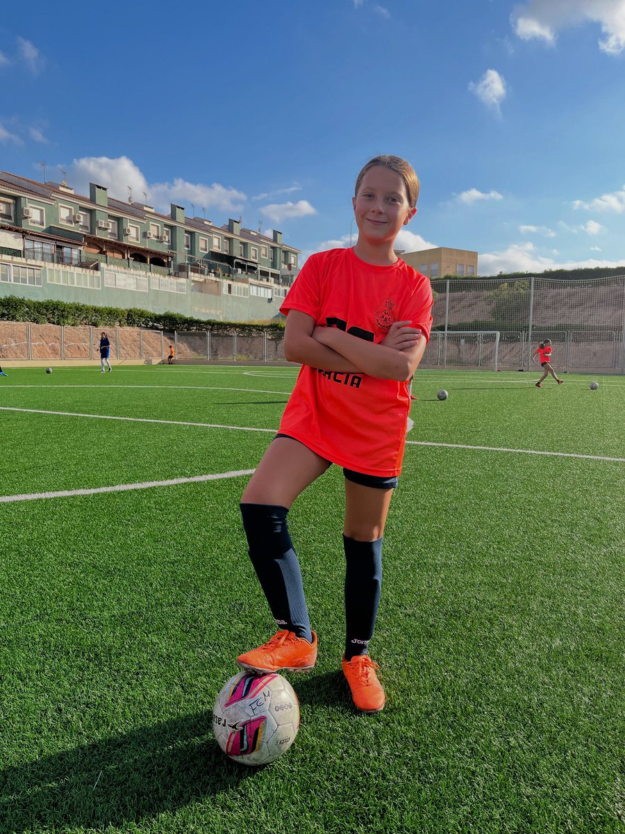 🥳 ¡Hoy cumple años nuestra jugadora de la Escuela, Ana Navarro! Esperamos que lo pases muy bien en tu día.

🎉FELIZ CUMPLEAÑOS🎉