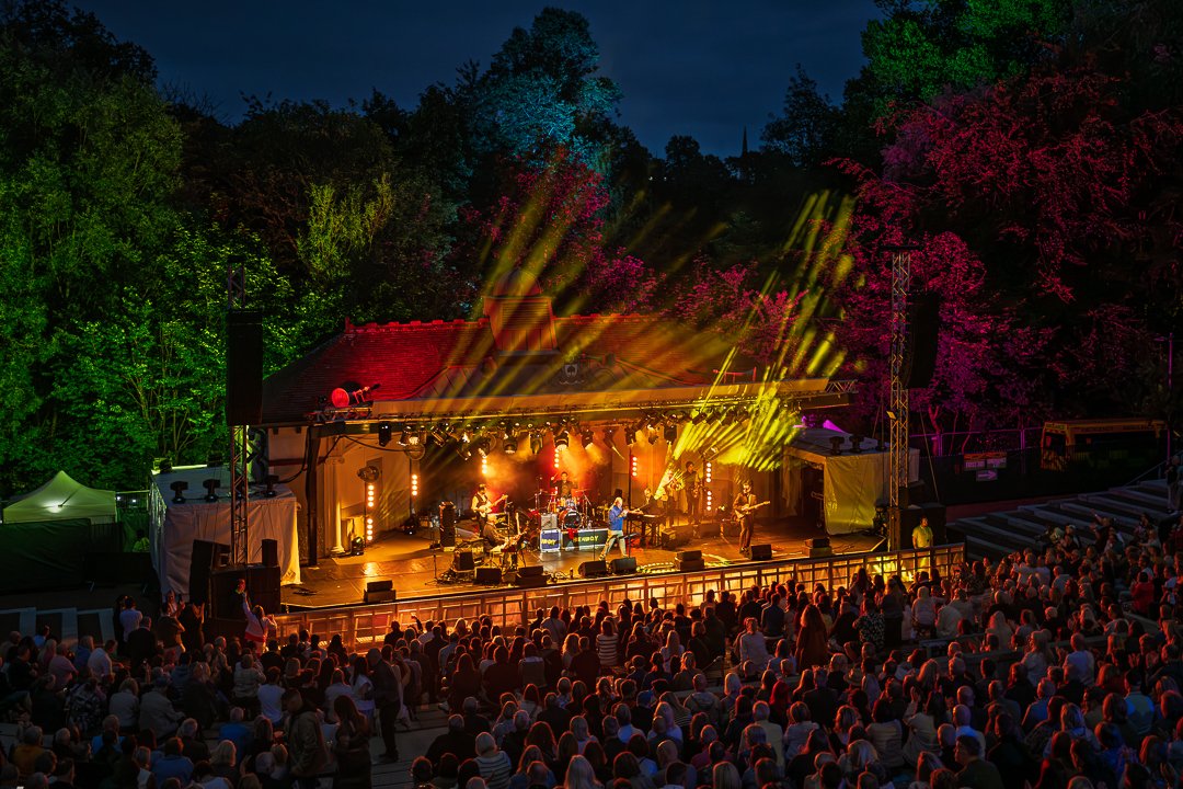 What a fabulous time we had at our sold out show in the stunning Kelvingrove Bandstand Glasgow on Saturday night, you were a truly beautiful crowd. If you didn't grab your commemorative t-shirt, you can grab the final few from the Hue And Cry store 😍 hueandcry.tmstor.es