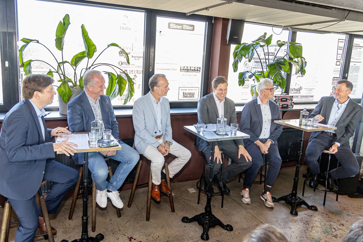 next layer GmbH (@next_layer) on Twitter photo Beim gestrigen Business Breakfast der <a href="/ADCAorg/">Austrian Data Center Association</a> mit Digitalisierungsstaatssekretär Alexander Pröll wurde deutlich: Wenn wir in Österreich digitale Zukunft gestalten wollen, brauchen wir schnelle Genehmigungsverfahren und vor allem Investitionen in lokale IT-Infrastruktur. 🔋 Beim gestrigen Business Breakfast der <a href="/ADCAorg/">Austrian Data Center Association</a> mit Digitalisierungsstaatssekretär Alexander Pröll wurde deutlich: Wenn wir in Österreich digitale Zukunft gestalten wollen, brauchen wir schnelle Genehmigungsverfahren und vor allem Investitionen in lokale IT-Infrastruktur. 🔋