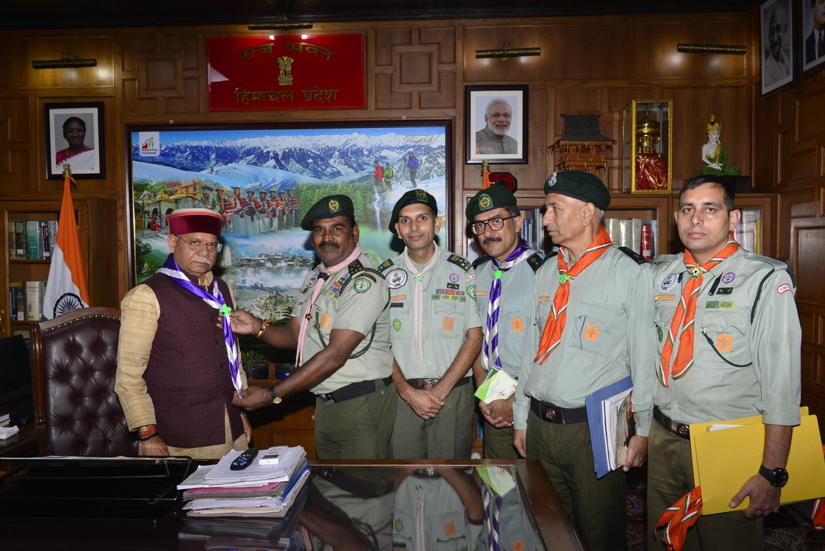 Raj Bhavan, Himachal Pradesh (@rajbhavanhp) on Twitter photo आज #राजभवन में हिंदुस्तान स्काउट्स एंड गाइड्स हिमाचल प्रदेश की कार्यकारिणी के पदाधिकारियों ने राज्यपाल श्री <a href="/ShivPShukla_Gov/">Shiv Pratap Shukla</a> से शिष्टाचार भेंट की। इस अवसर पर उन्हें स्काउट्स का स्कार्फ पहनाकर सम्मानित किया गया।
#RajBhavan
#HimachalPradesh
#ScoutsAndGuides आज #राजभवन में हिंदुस्तान स्काउट्स एंड गाइड्स हिमाचल प्रदेश की कार्यकारिणी के पदाधिकारियों ने राज्यपाल श्री <a href="/ShivPShukla_Gov/">Shiv Pratap Shukla</a> से शिष्टाचार भेंट की। इस अवसर पर उन्हें स्काउट्स का स्कार्फ पहनाकर सम्मानित किया गया।
#RajBhavan
#HimachalPradesh
#ScoutsAndGuides