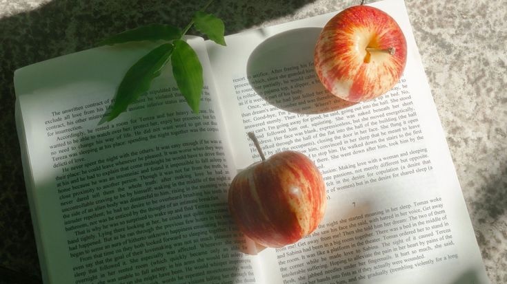 I' (@moodyonmoon) on Twitter photo 