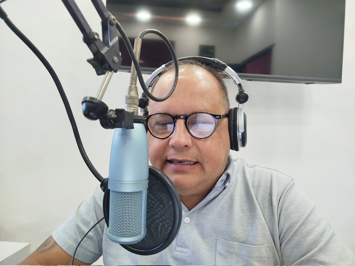 #PájaroDeLaAutopista (@nestor1ramirez) on Twitter photo De lunes a viernes escucha #DesdeLaCabina con #ElPájaroDeLaAutopista por <a href="/SonikStereo1017/">SonikStereo1017</a>.
La mejor selección musical, información, historia, entretenimiento, entrevistas y más!!!
6:30 a.m. a 8:30 a.m. De lunes a viernes escucha #DesdeLaCabina con #ElPájaroDeLaAutopista por <a href="/SonikStereo1017/">SonikStereo1017</a>.
La mejor selección musical, información, historia, entretenimiento, entrevistas y más!!!
6:30 a.m. a 8:30 a.m.