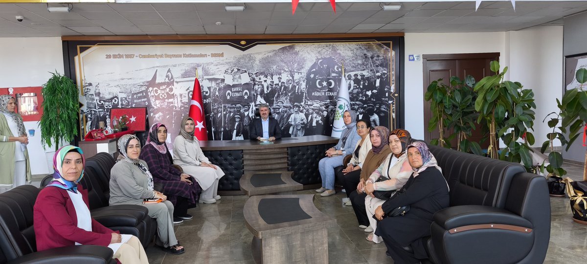Kadın Kolları Başkanımız <a href="/AvSalihaDiler/">Av. Saliha DİLER</a>, Besni İlçe Kadın Kolları Başkanımız <a href="/semra_semiz/">Semra Semiz</a> AK Kadınlarımız ile Besni Belediye Başkanımız Sn Reşit Alkan'ı Makamında Ziyaret Etti.