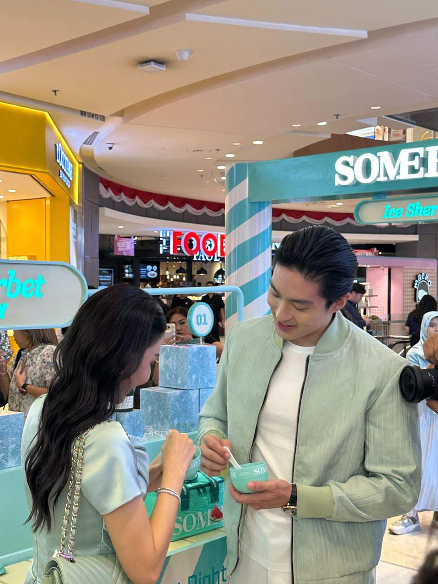 SarGio kayaknya happy banget bisa eksplor experience di booth Some By Mi, apalagi produknya adem! #EVENT #SOMEBYMI #PDRN #SPIRULINA #skinbooster #icesherbetfactory