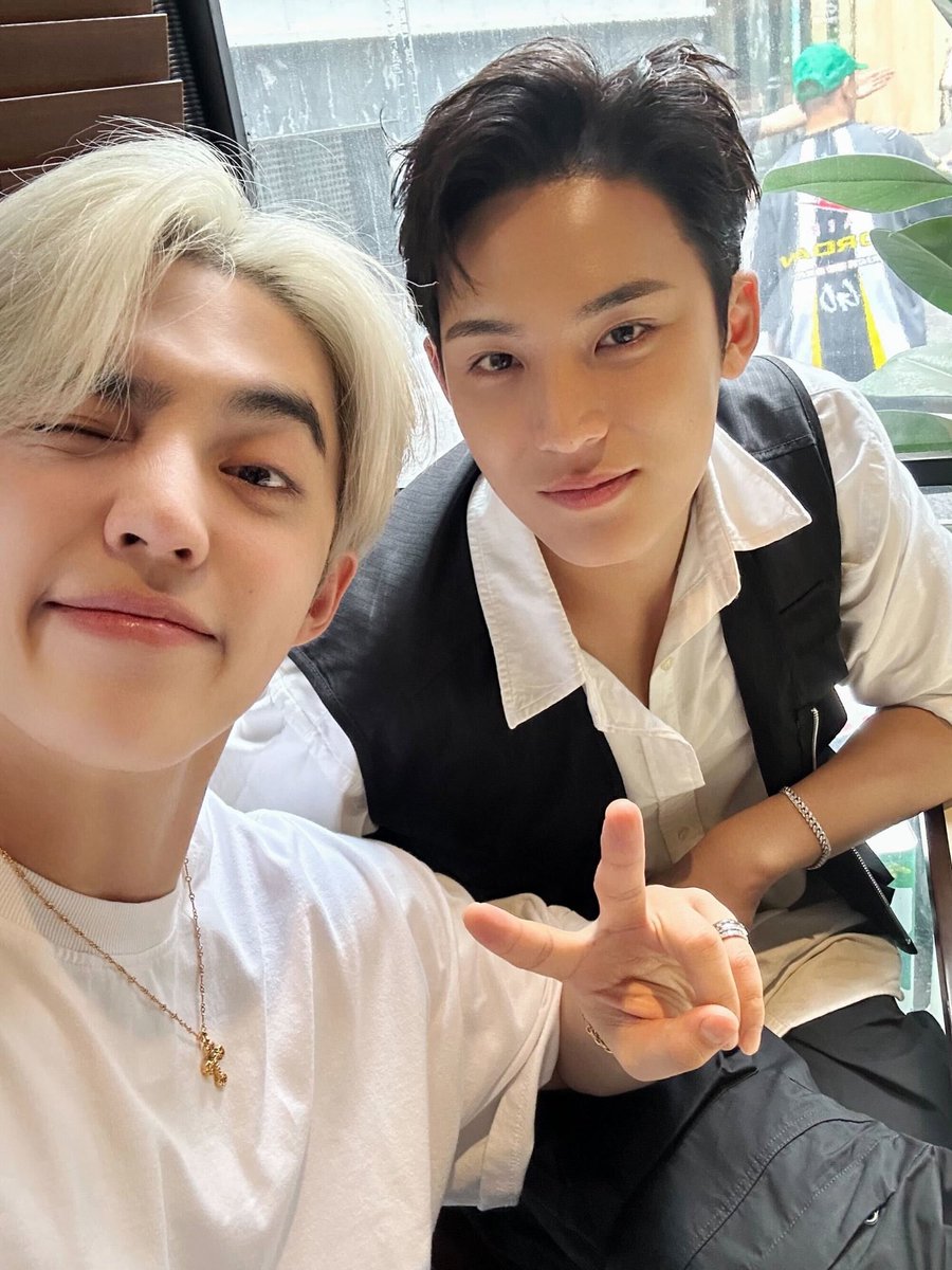 I almost forgot because there were too many gyucheol moments today (🐶🍒)

#OneDayOneGyucheol