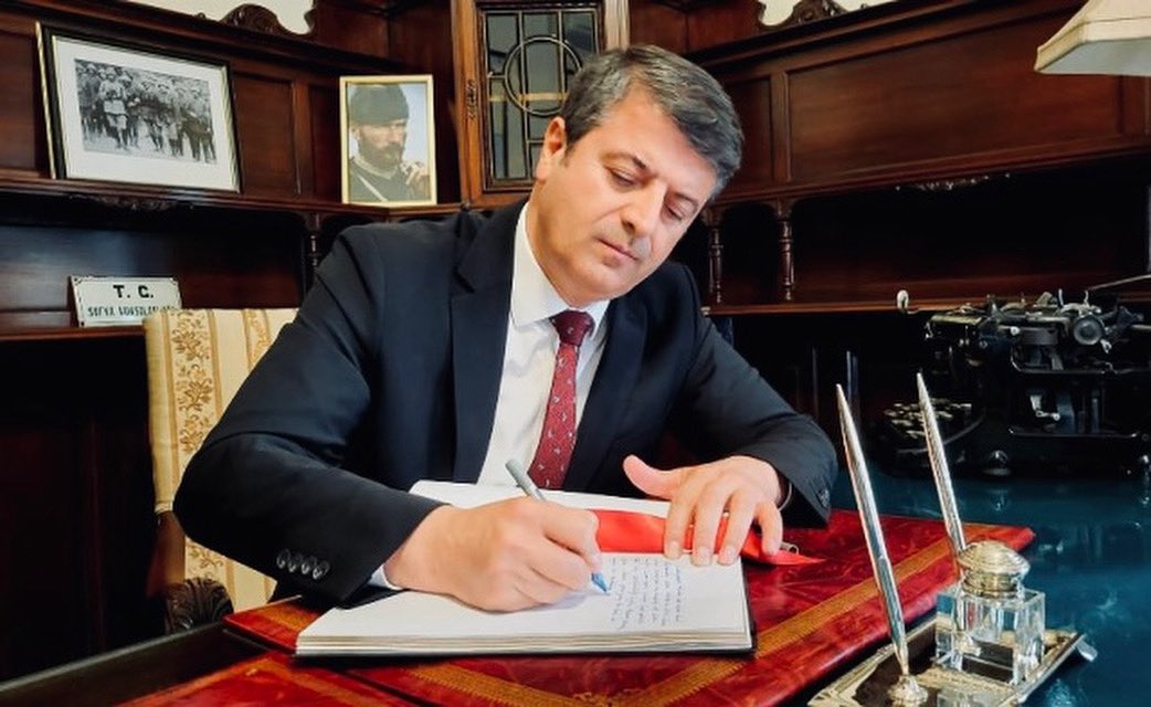 Milletin oylarıyla seçilmiş, halkın teveccühüyle göreve gelen Adıyaman Belediye Başkanımız Sayın Abdurrahman Tutdere’nin yeniden görevine iade edildi. 

Bu süreçte Adıyaman halkının desteğiyle dimdik duran Sayın Başkanımıza geçmiş olsun dileklerimi iletiyor; kentine, halkına ve