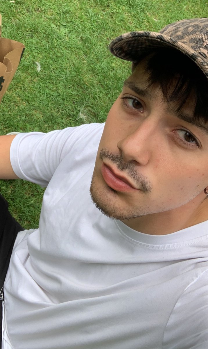 abrahxmprzzz's tweet photo. holaa busco habitación en barcelona para entrar en septiempre, se agradece difu🫶🏼❤️ https://t.co/X0RIqJTrN7