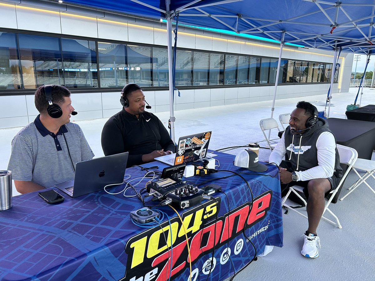 .<a href="/CoachDerekMason/">Derek Mason</a> starts his day with <a href="/1045TheZone/">104-5 The Zone 📻</a>!