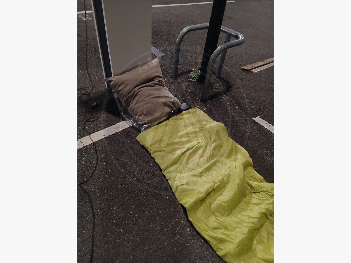 Bastion (@bastionmediaoff) on Twitter photo đšđ«đ· đđđđ„đ§đ đđĄđđą â Des policiers de la CRS 8, de retour de mission Ă Tourcoing, ont dĂ» DORMIR DEHORS SUR LE SOL car le cantonnement prĂ©vu Ă©tait dans un Ă©tat "dĂ©plorable" et "indigne".
Johann Cavalero, dĂ©lĂ©guĂ© national CRS Alliance tĂ©moigne : « LâĂtat a plus dâattention đšđ«đ· đđđđ„đ§đ đđĄđđą â Des policiers de la CRS 8, de retour de mission Ă Tourcoing, ont dĂ» DORMIR DEHORS SUR LE SOL car le cantonnement prĂ©vu Ă©tait dans un Ă©tat "dĂ©plorable" et "indigne".
Johann Cavalero, dĂ©lĂ©guĂ© national CRS Alliance tĂ©moigne : « LâĂtat a plus dâattention