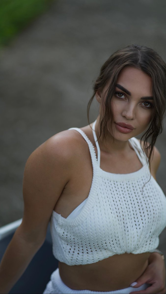 The photography skills of this photographer are really great. I really like the artistic photos she took of me.☺️☺️