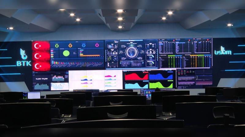 “Sahte e-İmza Çetesi” Operasyonu Nasıl Başladı? 

🎯 Operasyonun merkezindeki kurum: USOM - BTK

▪️Günlerdir BTK'nın hedef alınmasının nedeni, sahte e-imza çetesi operasyonunun BTK tarafından başlatılmış olması olarak anlaşıldı.

• 9 Ağustos 2024 tarihinde, Gazi Üniversitesi