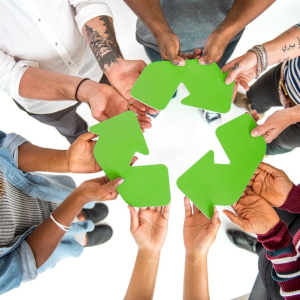 cubarecicla's tweet photo. ¡La colaboración es poder! ♻️💪🏻
Las alianzas entre las empresas y los recicladores cubanos impulsan la cadena de valor a la vez que contribuyen al cuidado del #medioambiente. #Cuba #IndustriasCuba #CubaRecicla https://t.co/whjNG0UgAK