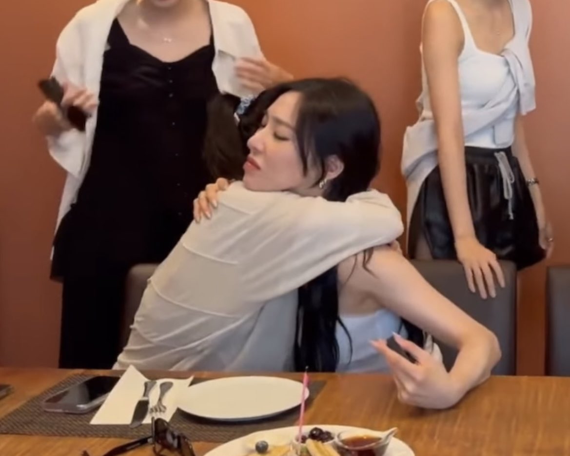 titaeny's tweet image. Crops: WATERED
Bank acc: FILLED
Depression: GONE
Corns: POPPED
Skin: CLEARED
Weather: FANTASTIC
The sun: SHINNING 
Economy: SAVED
Wig: SNATCHED
Me: CRYING