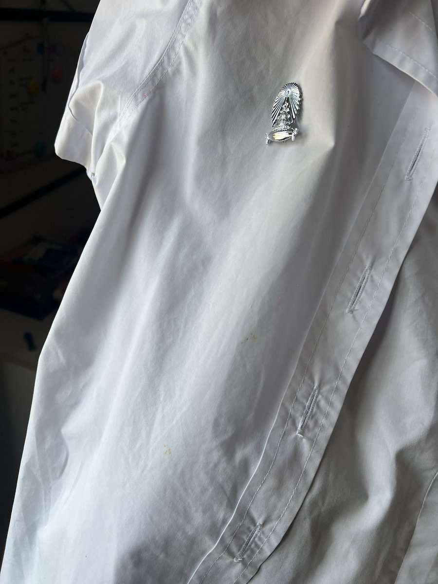axuzkmpcy's tweet photo. เสื้อนิสิตจุฬาอีกตัวมีตำหนิตามรูปเลย ขอคนรับได้นะคะ ส่งต่อ 90 บาท https://t.co/FZKa9GEBuy