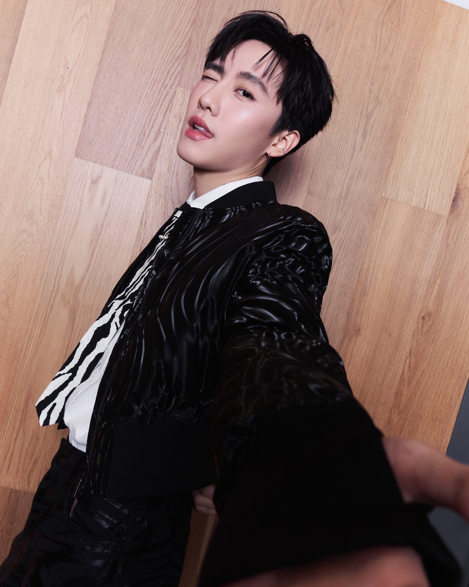 MSiwatofficial's tweet photo. I’m ready !🖤

#ท่าแร่ 
#ThaRae
#MSIWAT 
#MarkSiwat https://t.co/y3yZe6nk9H