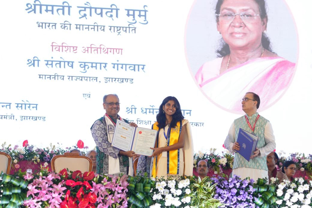 CCLRanchi's tweet photo. 𝐂𝐂𝐋'𝐬 𝐏𝐫𝐢𝐝𝐞 𝐒𝐡𝐢𝐧𝐞𝐬 𝐁𝐫𝐢𝐠𝐡𝐭 𝐚𝐭 𝐈𝐈𝐓 𝐈𝐒𝐌 𝐂𝐨𝐧𝐯𝐨𝐜𝐚𝐭𝐢𝐨𝐧!

In a proud moment for Central Coalfields Limited (CCL), five shining stars from our flagship CSR initiative ‘CCL ke Lal & CCL ki Laadli’ graduated from the prestigious IIT ISM Dhanbad, receiving their degrees from the Hon’ble President of India , Smt. Droupadi Murmu.

Special Congratulations to:

Anuj Kumar (Petroleum Engg.) – Gold Medalist 🏅
• Tejaswini Kumari (Electronics & Communication Engg.)
• Muskan Gupta (Electrical Engg.)
•Rupa Kumari (Mechanical Engg.)
•Shubham Kumar (Mining Engg.)

These students are the proud alumni of CCL ke Lal & CCL ki Laadli, a transformative initiative that offers free coaching, schooling, lodging, and fooding to talented students from coalfield areas, empowering them to crack top engineering exams.

Their success is a testament to the impact and quality of education provided under this scheme. 

Heartfelt congratulations to our bright achievers!

You make CCL, your families, and your communities proud.

Wishing them a very best for a successful and impactful future from CCL family!

#CCLKeLal #CCLKiLaadli #CCLCSR #EngineeringSuccess #CoalIndia #IITISM #EmpoweringFutures #TransformingLives #EducationForAll #PresidentOfIndia #GoldMedalist #PrideOfJharkhand #CCLPride