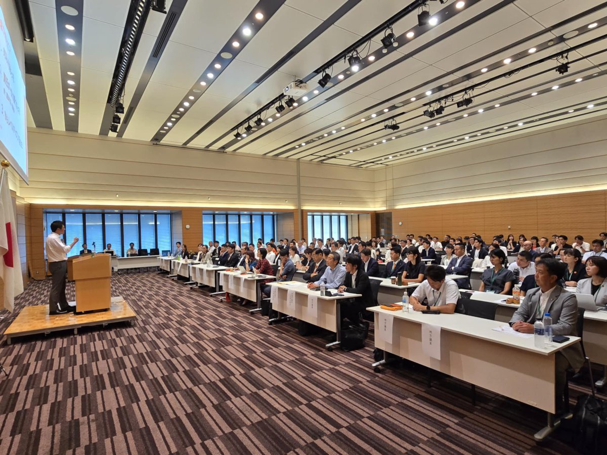 junko_aichi3's tweet image. 参政党議員団研修会に
参加させて頂きました
170名以上　全国から‼️

どの講師の方々のお話しも
非常に勉強になりました

普段　考えなかったこと
しかし　今の私には深く心に
刺さるお話でした

日本🇯🇵を愛する仲間が
全国にいる素晴らしさ

大切にすべきものを心に強く持ち
頑張ります
#杉本じゅんこ