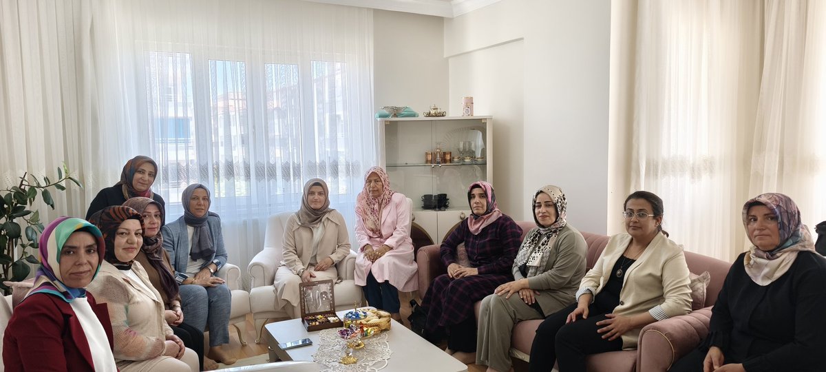 Kadın Kolları Başkanımız <a href="/AvSalihaDiler/">Av. Saliha DİLER</a>, Besni İlçe Kadın Kolları Başkanımız <a href="/semra_semiz/">Semra Semiz</a>, AKKadınlarımız ile Geçtiğimiz Günlerde Kıymetli Annesini Hakk'a Uğurlayan Besni İlçe Kadın Kolları Yönetim Kurulu Üyemiz Nigar Cebe'ye Başsağlığı Ziyaretinde Bulundu.