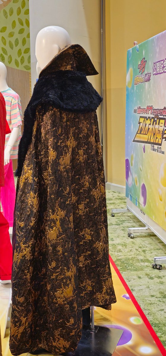 昨日アリオでカリエス様の衣装見てきた🥰この衣装ほんっとかっこいい