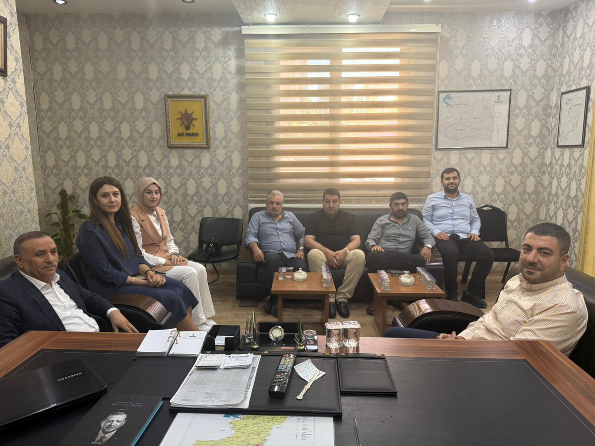 Ak Parti Karaköprü İlçe Başkanı Orhan Çelik ve yönetim kurulu üyelerini ziyaret ettik.

Çalışmalarında başarılar diledik.