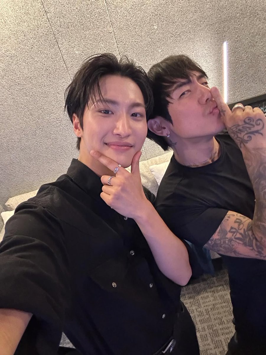 sillyppudding's tweet image. like NOOOOOO im scream crying 🥹😭🥹😭 bc thinking ab how SKIN sounds like the vibes of something dpr ian would have on his album and immediately thought how desperately HWA x DPR IAN NEED A COLLAB IM SHITTINGGG MYSELF DREAMTINYS !!?!,!?! OH MY GOD !!! MY TEARS #DPRIAN #SEONGHWA