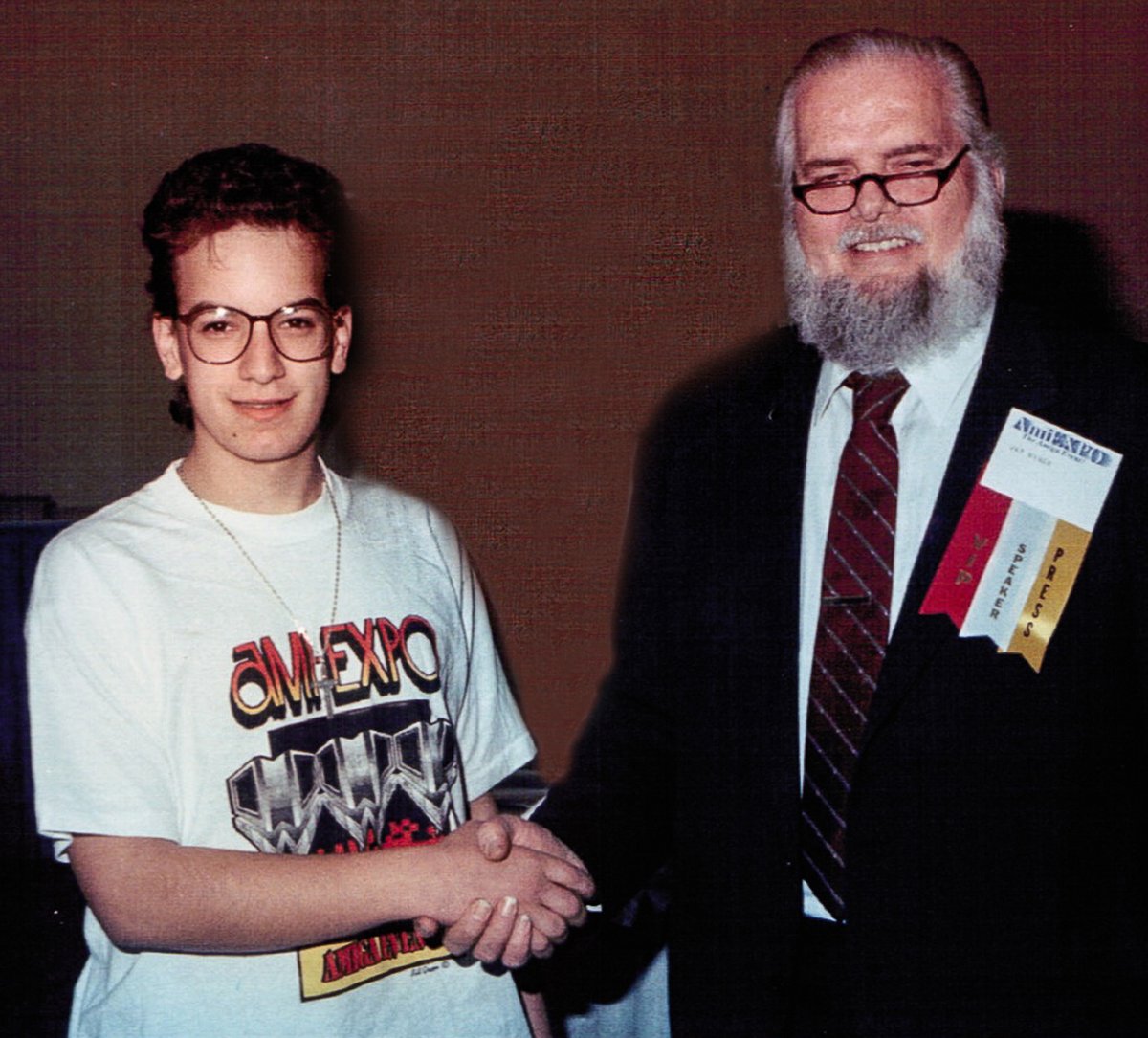 Back home from the incredible Amiga/40. Reflecting on 2 great moments - speaking with KiKi and Tim Jenison for the first time since WOC 1993 and my main man <a href="/AmigaL0ve/">𝑨𝑴𝑰𝑮𝑨 ❤</a> reuniting me with my AmiExpo 1990 T-shirt and calendar. OMG Eric 😱❤️🤍❤️🤍 #commodore #commodoreamiga #amiga