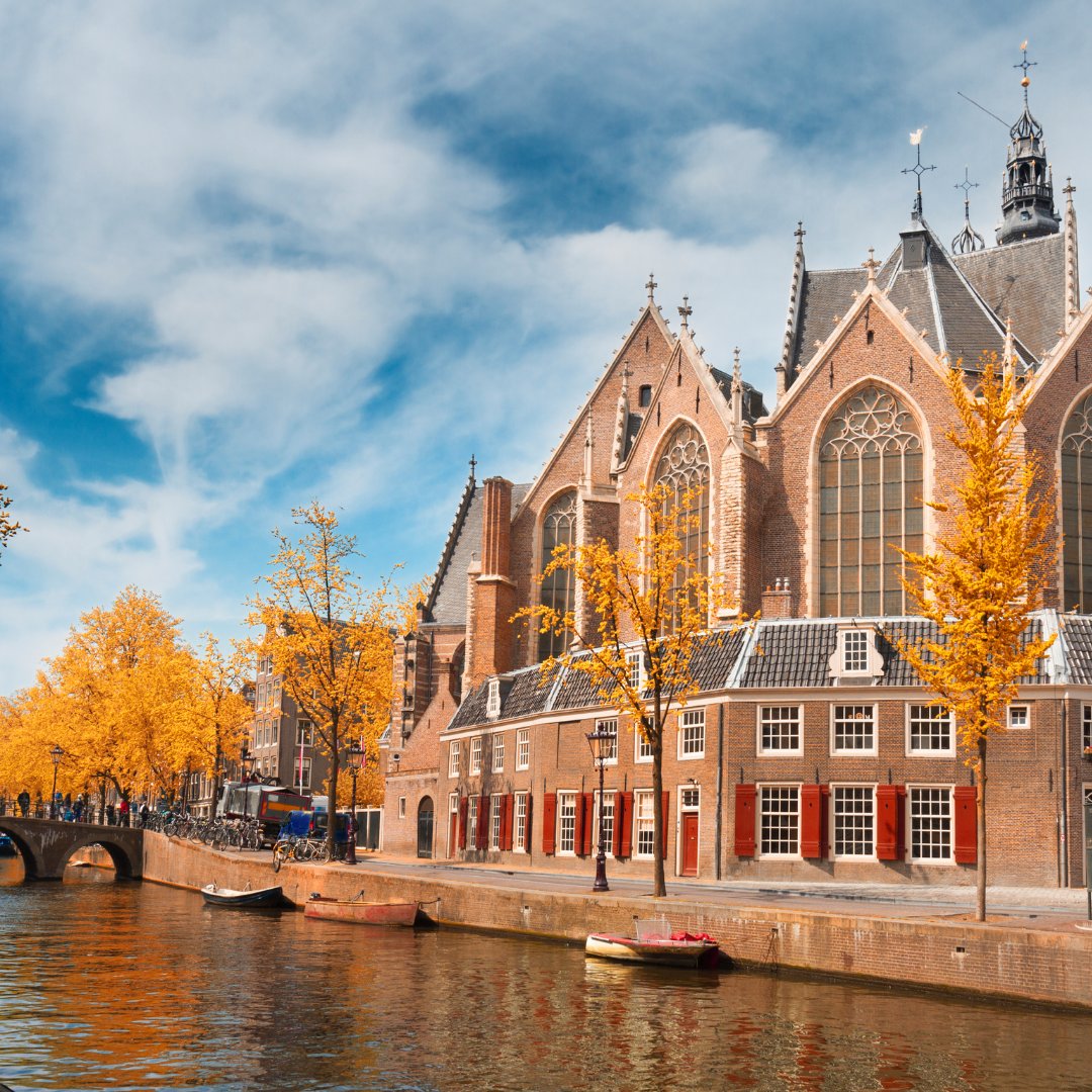 TWO of Europe's best autumn city breaks are just a short flight away from your easy, speedy and friendly airport 🍂

Book Amsterdam or Paris for an unforgettable Autumnal city break!  

londonsouthendairport.com/flights/destin…