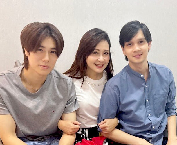 ppspace (@_ppspace) on Twitter photo kwang.kamolchanok
เมื่อเด็กชาย2คนเป็นเพื่อนกันมาตั้งแต่เด็กได้มาเจอกันโดยบังเอิญ ดีใจที่เห็นพัฒนาการที่ดีของทั้งคู่ ครอบครัวเน็ตชื่นชมและเป็นกำลังใจให้เสมอนะลูก…ภูวินทร์
#ชีวิตคิดบวกของกวางกมลชนก❤️
#phuwintang <a href="/phuwintang/">phuwintang</a> kwang.kamolchanok
เมื่อเด็กชาย2คนเป็นเพื่อนกันมาตั้งแต่เด็กได้มาเจอกันโดยบังเอิญ ดีใจที่เห็นพัฒนาการที่ดีของทั้งคู่ ครอบครัวเน็ตชื่นชมและเป็นกำลังใจให้เสมอนะลูก…ภูวินทร์
#ชีวิตคิดบวกของกวางกมลชนก❤️
#phuwintang <a href="/phuwintang/">phuwintang</a>