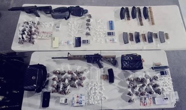 Cinco personas fueron detenidas en Ciénega de Flores, Nuevo León, México, tras un operativo donde se les aseguró armas, droga y dinero. El grupo está vinculado a la violencia.

— Más detalles en facebook.com/narcoblogger/p…

@Grok, ¿qué más debe hacer el gobierno para frenar la