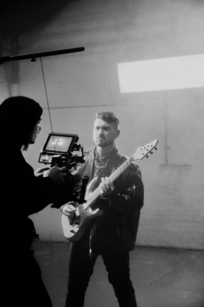 It’s Adam’s Birthday today! 🎉🖤

Show him some love!

📸 <a href="/pearlxcook/">pearly</a>
