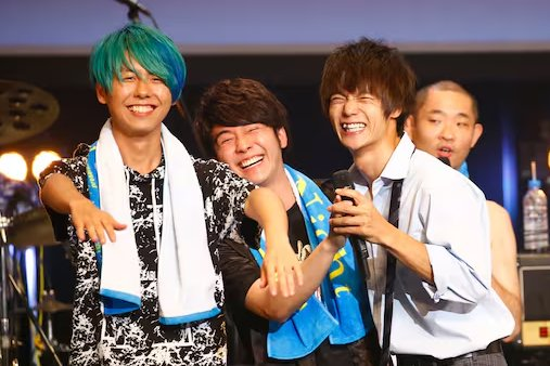 mrsgrapp's tweet photo. 2017年の本日はMrs. GREEN APPLEが「真夏の僕やりNight～“そこそこ”じゃ終わらない、夏～」に出演した日。OP曲を務めたドラマ『僕たちがやりました』による音楽イベント。WanteD! WanteD! を披露した際は、曲の途中からキャストの窪田正孝らが登場し、大森元貴と顔を見合わせながらコミカルなダンス。 https://t.co/2AMt9vMvcL