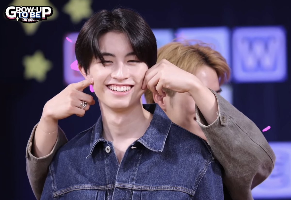 “เอถ่ายพี่หน่อยเอ เอ”
“เอพี่ขอโทษนะลูก”

เป็นพี่มาร์คอยู่อย่างนั้นนนนนน