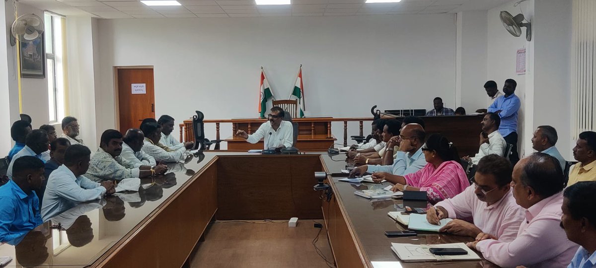 DC Chamarajanagar - ಜಿಲ್ಲಾಧಿಕಾರಿ ಚಾಮರಾಜನಗರ (@dcchnagar) on Twitter photo ಸರ್ವರ ಸಹಕಾರದೊಂದಿಗೆ ಸ್ವಾತಂತ್ರ್ಯ ದಿನಾಚರಣೆ : ಹೆಚ್ಚುವರಿ ಜಿಲ್ಲಾಧಿಕಾರಿ ಟಿ. ಜವರೇಗೌಡ
#Chamarajanagar #ChamarajanagarUpdates #IndependenceDay #IndependenceDay2025
<a href="/CMofKarnataka/">CM of Karnataka</a> <a href="/KarnatakaVarthe/">DIPR Karnataka</a> <a href="/TheKVenkatesh/">K Venkatesh</a> ಸರ್ವರ ಸಹಕಾರದೊಂದಿಗೆ ಸ್ವಾತಂತ್ರ್ಯ ದಿನಾಚರಣೆ : ಹೆಚ್ಚುವರಿ ಜಿಲ್ಲಾಧಿಕಾರಿ ಟಿ. ಜವರೇಗೌಡ
#Chamarajanagar #ChamarajanagarUpdates #IndependenceDay #IndependenceDay2025
<a href="/CMofKarnataka/">CM of Karnataka</a> <a href="/KarnatakaVarthe/">DIPR Karnataka</a> <a href="/TheKVenkatesh/">K Venkatesh</a>