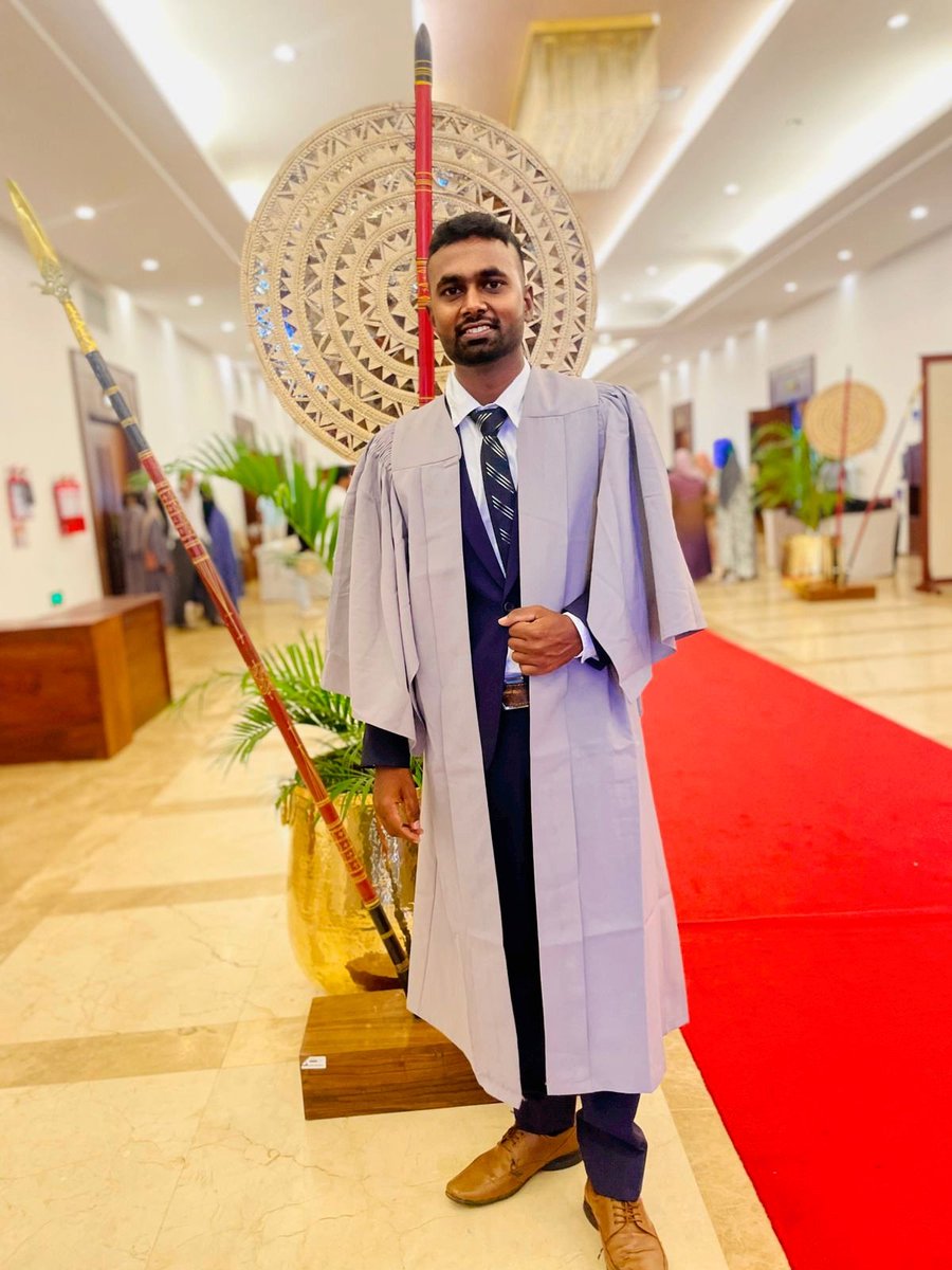 hariz_the's tweet photo. #GenaralConvocation2025
#officiallyGraduated https://t.co/mFi1FdVdTY