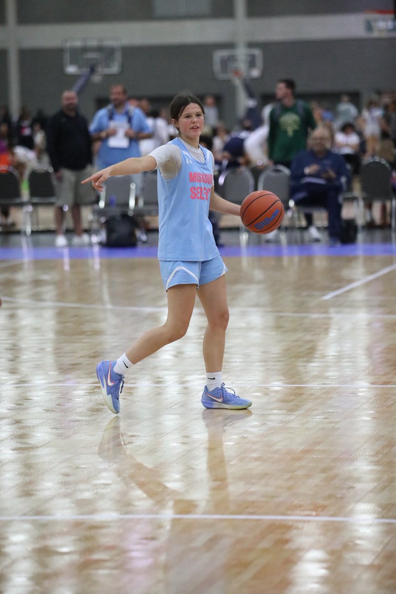 Lily Carr 📍Spokane, MO 🎓2027

Coaches consistently say they need a motor, Carr is just that. She can get a bucket then transition for a block with ease. At only 5’6 she is a talented rebounder both offensively and defensively. A player that takes pride and is excited to do the