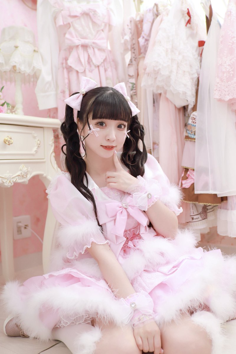 千葉 思佳 【らぶ♡ぽーしょん!】 (@omochu_15) on Twitter photo これにて千葉思佳のアイドル人生は終了です🌸
たくさんのアイドルさんがいる中で
わしを見つけてくれて、応援してくれて
ほんとにありがとう🎤
アイドル人生10年間の中で
みんなと出会えたことがわしの人生の宝物です✨️
たくさんの思い出をありがとう、大好きだよ🩷ྀི
みんな幸せでいてね🫶🏻 これにて千葉思佳のアイドル人生は終了です🌸
たくさんのアイドルさんがいる中で
わしを見つけてくれて、応援してくれて
ほんとにありがとう🎤
アイドル人生10年間の中で
みんなと出会えたことがわしの人生の宝物です✨️
たくさんの思い出をありがとう、大好きだよ🩷ྀི
みんな幸せでいてね🫶🏻