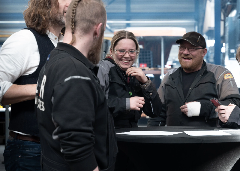 Polder Staalproducties laat zien hoe je vakmensen én automatisering combineert om efficiëntie, kwaliteit en klantgerichte service te verhogen. Met onder meer lasrobots, gekoppelde offerte-ERP-systemen en geavanceerde bewerkingscentra: eu1.hubs.ly/H0lLjjr0