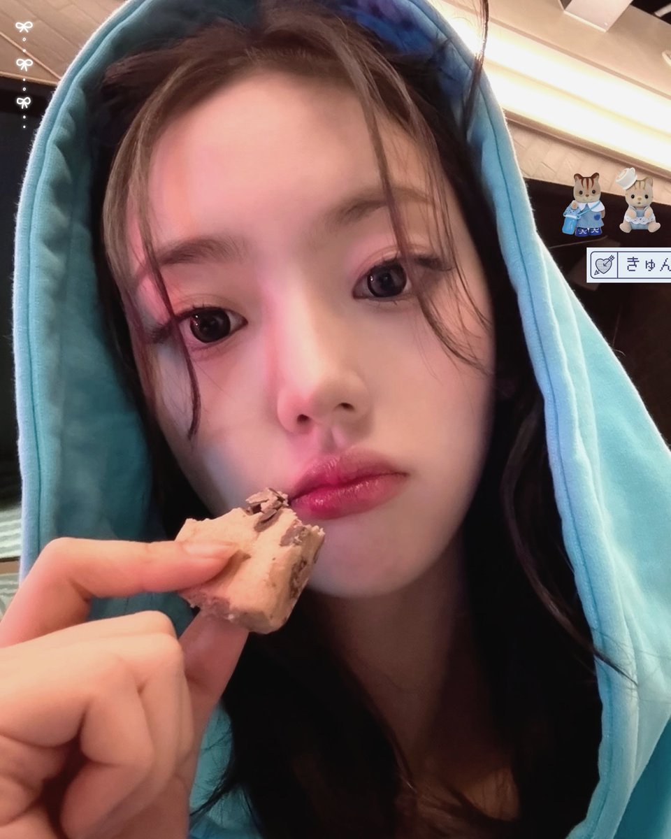 leesolune's tweet image. 같이 쿠키 먹을랭? 🍪 after a long, tiring day, a little sugar is just what you need to lift up your mood, don’t you think? so, why not grab your favorite cookie and join me for a cozy cookie date?