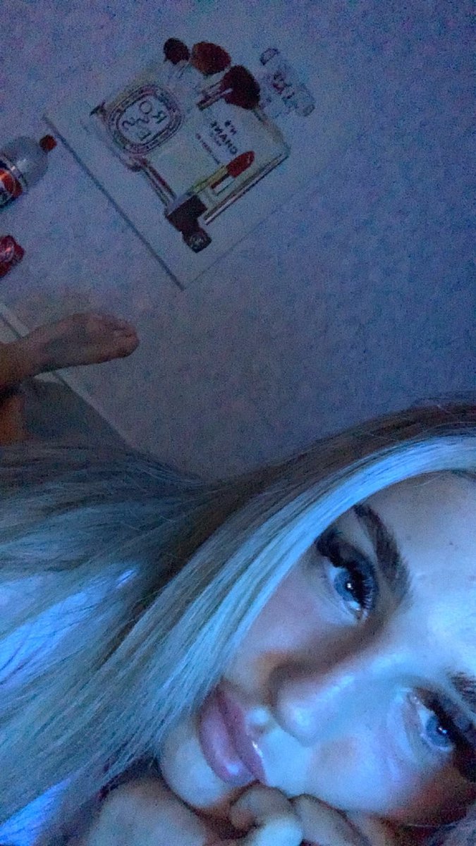 Goddess51399172's tweet photo. Iโm allowing u too worship my perfect body
And my perfect feet
All while I degrade and humiliate YOU for being the beta male u are !
#findom #paypig #degrade #worship #footworship #videoresponse #humilation #joi https://t.co/eqzGD0QNXf