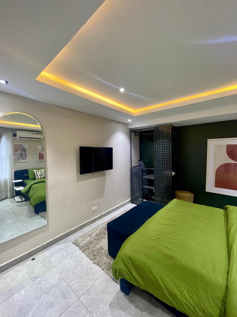 Maxtheairbnbguy's tweet photo. 🏠 FOR RENT! 🏠
1 Bed Apartment 
Lekki Phase 1! 📍Off Admiralty Way Road

🔌 24/7 Light
🏋️‍♀️ Gym
🛍️ Laundry
🍳 In-House Kitchen
📺 Netflix + DSTV
📆 Available for check-in TODAY!
💸 130k/daily
DM for inquiries! 📲 #shortletapartment
 #Lagosshortlets #AirbnbLagos #Nigeria https://t.co/VsbosLGI6Y
