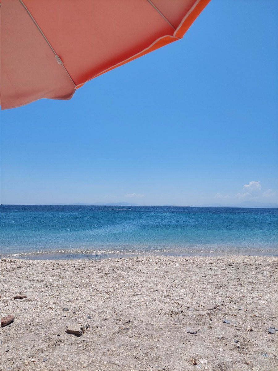 gior_geo's tweet image. #tricolore #summerview τα μπάνια του λαού!