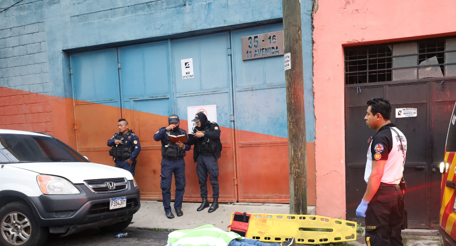 EmisorasUnidas's tweet photo. #AHOR @BVoluntariosGT reportan ataque armado en la 11 avenida, frente al numeral 35-16, zona 3, que dejó una persona fallecida | Vía @JCChanta_EU https://t.co/8sNyDQV0wK