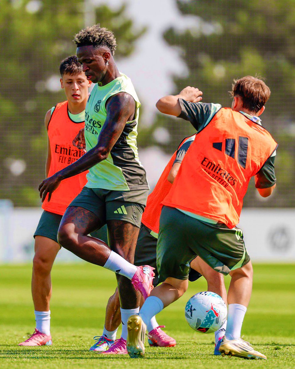 La magia ha vuelto, el fútbol sonríe.

<a href="/vinijr/">Vini Jr.</a> 🪄