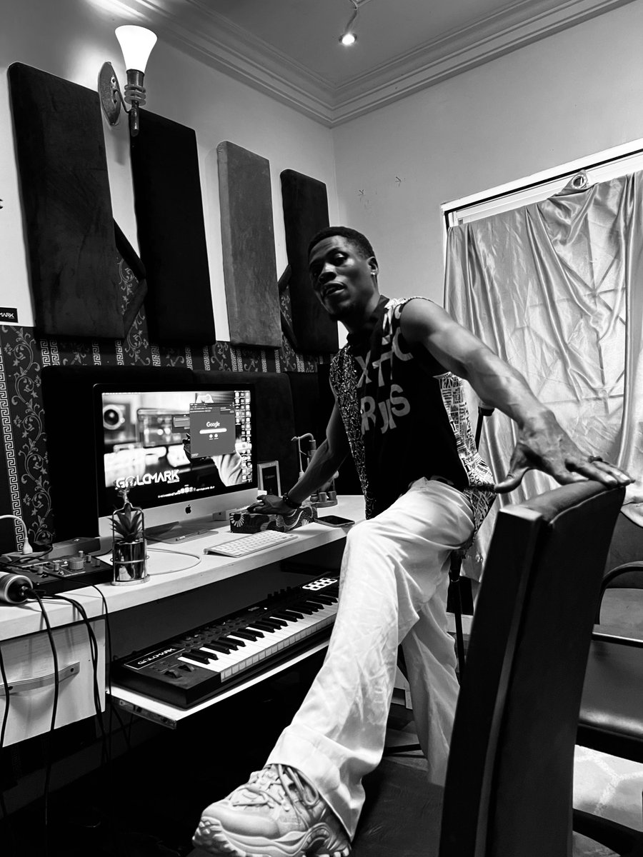 realaskotee's tweet photo. The goal is not to  look rich, the goal is to be rich. https://t.co/dm03MYVvEB