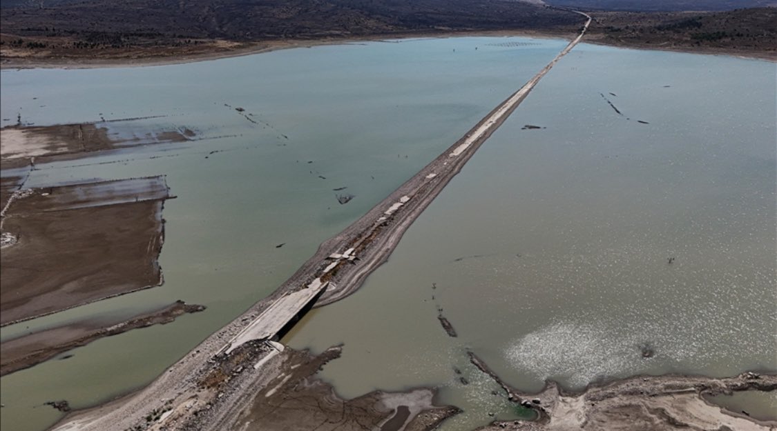 Barajlarda su seviyesin en düşük seviyelere ilerlemesi, suda mevcut kirleticilerin yoğunlaşmasına ve kirlilik sorunlarının artışına sebep olabilir. Bu nedenle kirlilik düzeyleri sürekli kontrol altında tutulmalı ve tehlikeli durumlar için önlemler alınmalıdır.