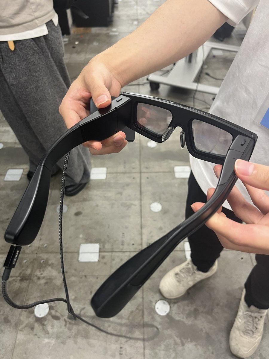 omeme_1231's tweet image. Snapchat（Snap Inc.）さんのARグラス｢#Spectacles」を体験したよ😎
明るいし視野角も広くてびっくり！

SnapchatはARレンズのクリエイターを多く抱えているイメージなので、しっかりエコシステムができていそう🤔
 #SPARKS_XR 
moguravr.com/snap-specs/