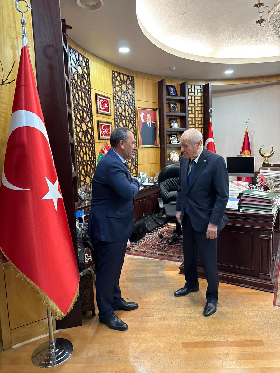 Genel Başkanımız Sayın Devlet Bahçeli Beyefendi'yi ziyaret ederek geçmiş olsun dileklerimizi ilettik. Etimesgut, Ankara ve Türkiye gündemine ilişkin istişarelerde bulunarak, Genel Başkanımızın Türkiye ve Dünya siyasetine ilişkin çok kıymetli görüş ve değerlendirmelerini aldık.