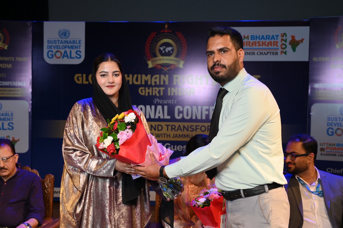 Proud to present Bouquet to Speakers in SDG confernce organised by <a href="/ghrtindia/">ghrtinternational</a> at Srinagar.